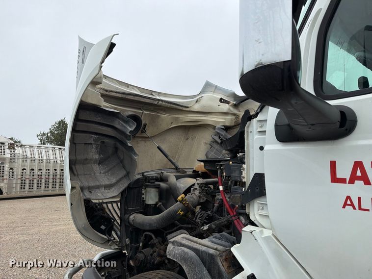 image for item YA4480 2018 International LT625 semi truck