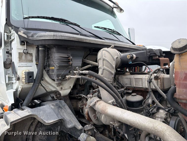 image for item YA4480 2018 International LT625 semi truck