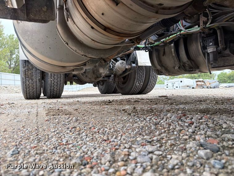 image for item YA4480 2018 International LT625 semi truck
