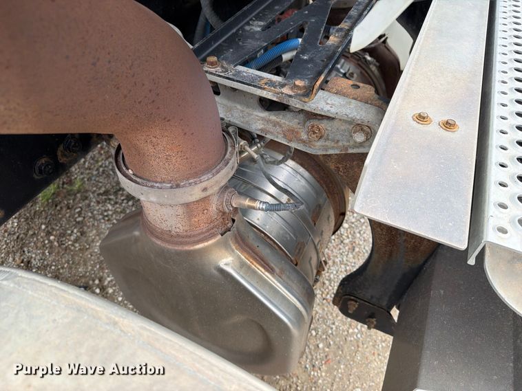 image for item YA4480 2018 International LT625 semi truck