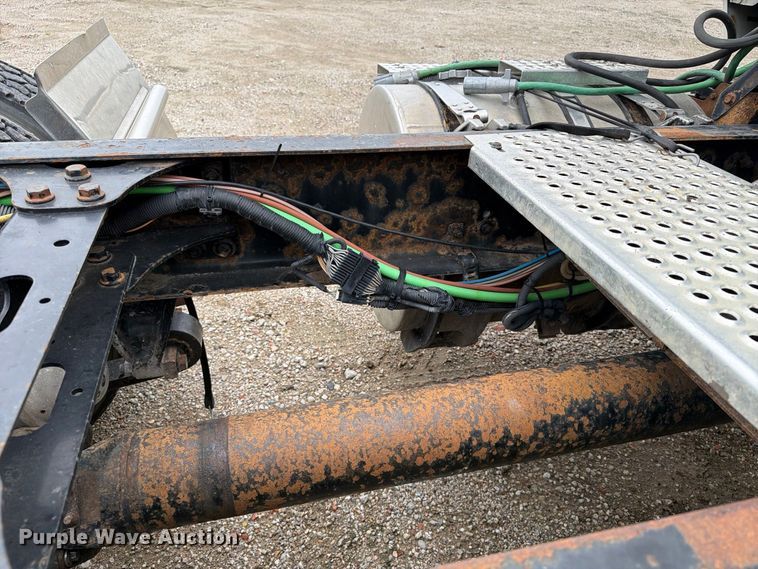 image for item YA4480 2018 International LT625 semi truck