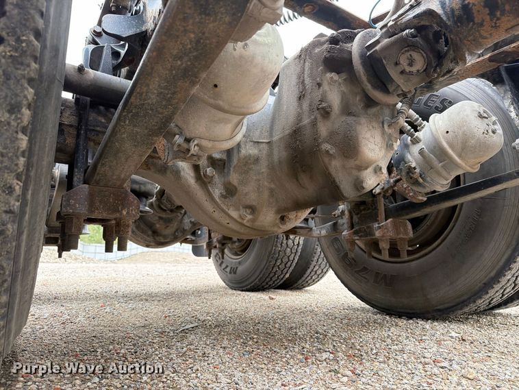 image for item YA4480 2018 International LT625 semi truck