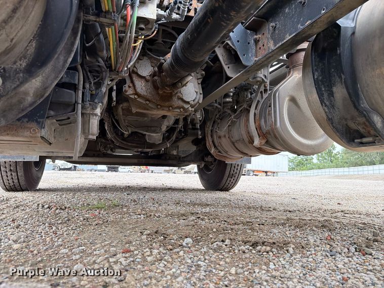 image for item YA4480 2018 International LT625 semi truck
