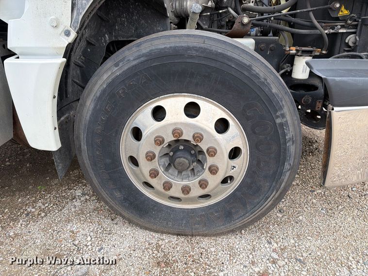 image for item YA4480 2018 International LT625 semi truck