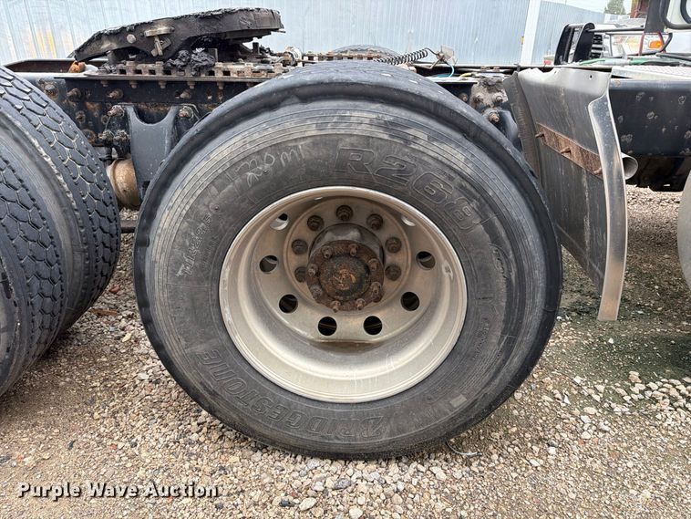 image for item YA4480 2018 International LT625 semi truck