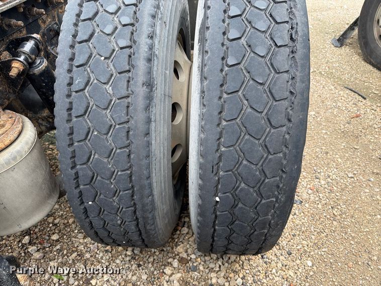 image for item YA4480 2018 International LT625 semi truck
