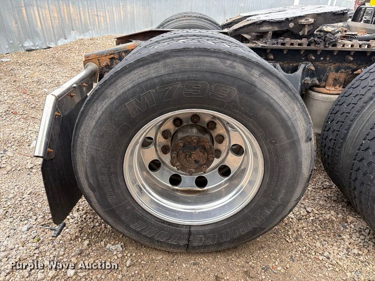 image for item YA4480 2018 International LT625 semi truck