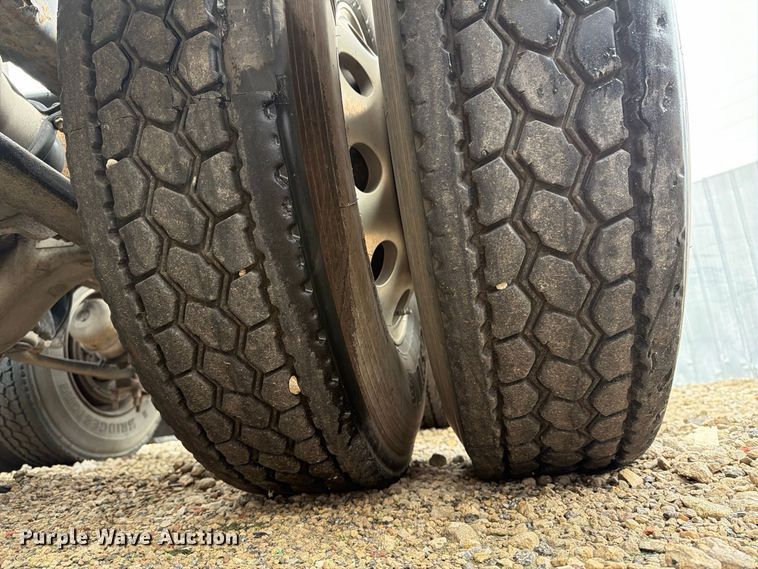 image for item YA4480 2018 International LT625 semi truck