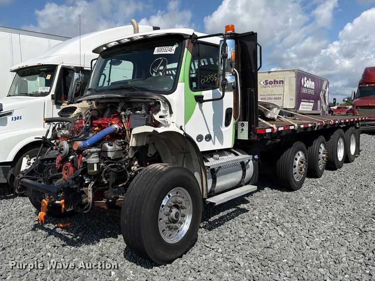 2025 Freightliner Business Class M2 flatbed truck