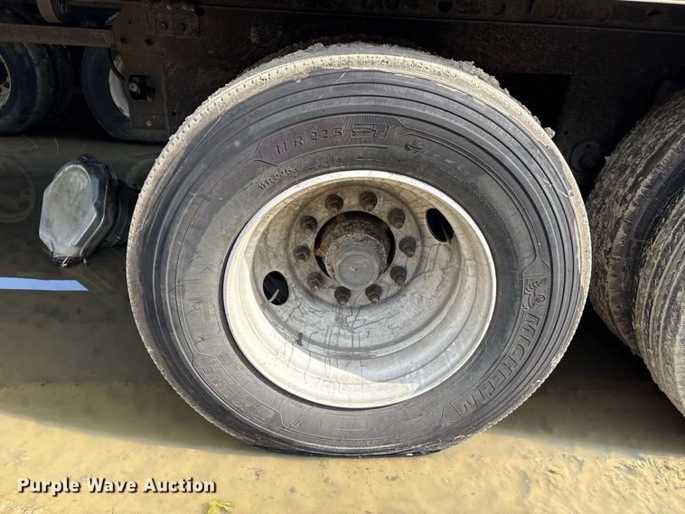 image for item YA4556 2018 Utility VS2DX dry van trailer