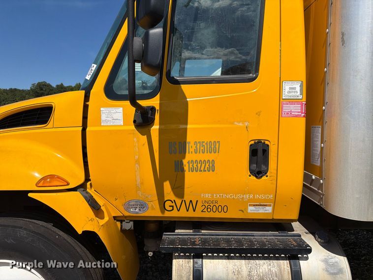 image for item YA4624 2018 International MA025 box truck