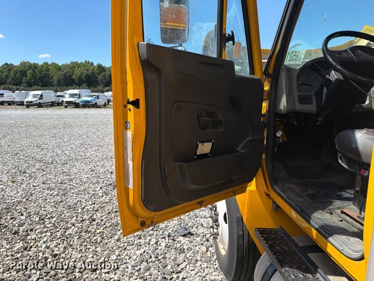 image for item YA4624 2018 International MA025 box truck