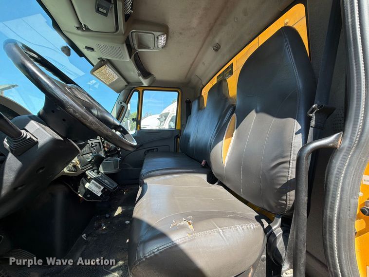 image for item YA4624 2018 International MA025 box truck