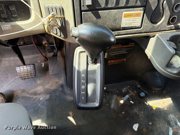 image for item YA4624 2018 International MA025 box truck