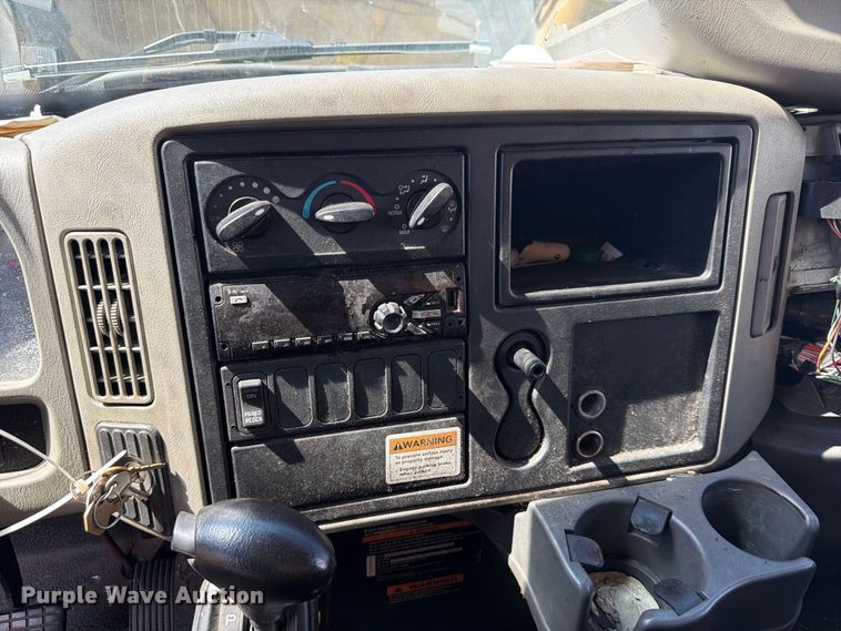 image for item YA4624 2018 International MA025 box truck