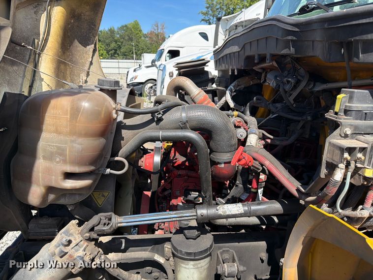image for item YA4624 2018 International MA025 box truck
