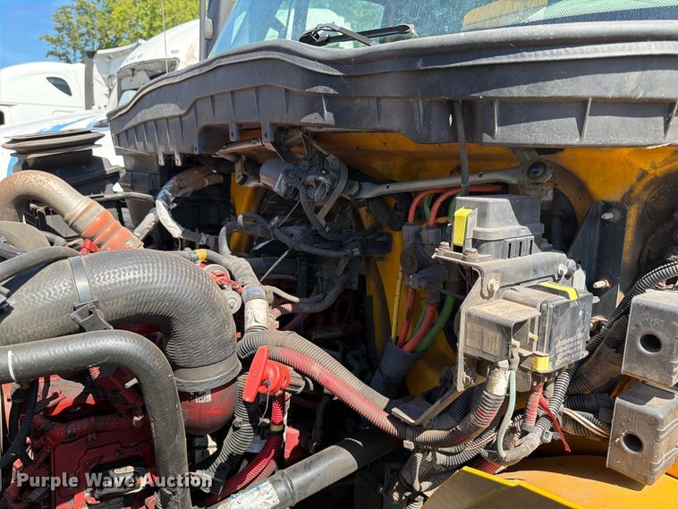 image for item YA4624 2018 International MA025 box truck