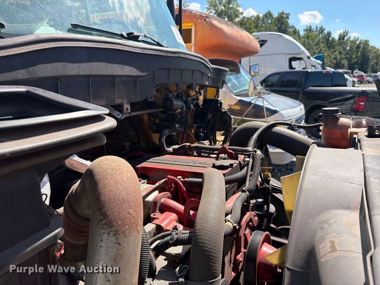 image for item YA4624 2018 International MA025 box truck