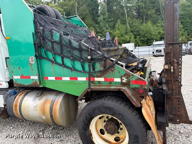 image for item YA4636 2017 International 8600 toter truck
