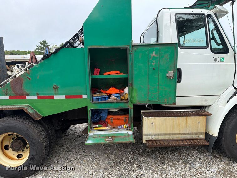 image for item YA4636 2017 International 8600 toter truck