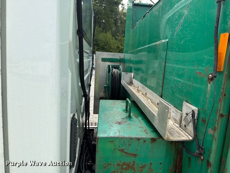 image for item YA4636 2017 International 8600 toter truck