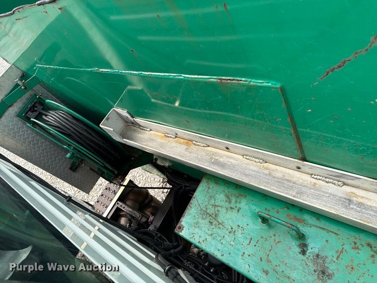image for item YA4636 2017 International 8600 toter truck