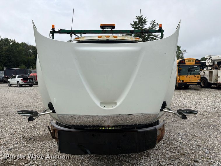 image for item YA4636 2017 International 8600 toter truck