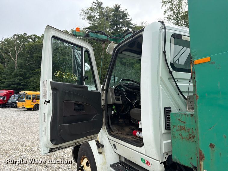 image for item YA4636 2017 International 8600 toter truck