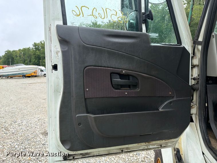 image for item YA4636 2017 International 8600 toter truck