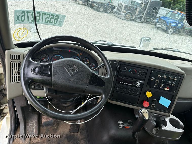 image for item YA4636 2017 International 8600 toter truck
