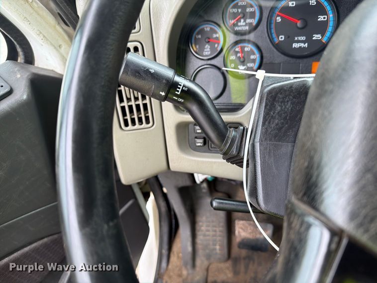 image for item YA4636 2017 International 8600 toter truck