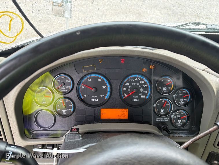 image for item YA4636 2017 International 8600 toter truck