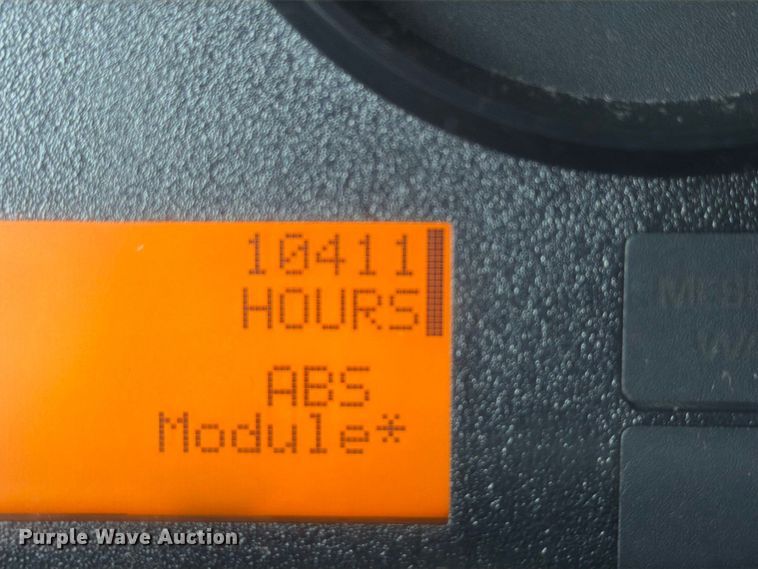 image for item YA4636 2017 International 8600 toter truck