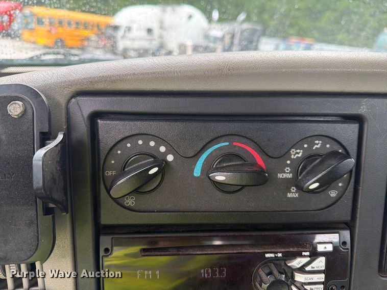 image for item YA4636 2017 International 8600 toter truck