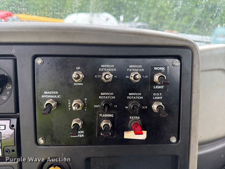 image for item YA4636 2017 International 8600 toter truck
