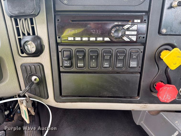image for item YA4636 2017 International 8600 toter truck