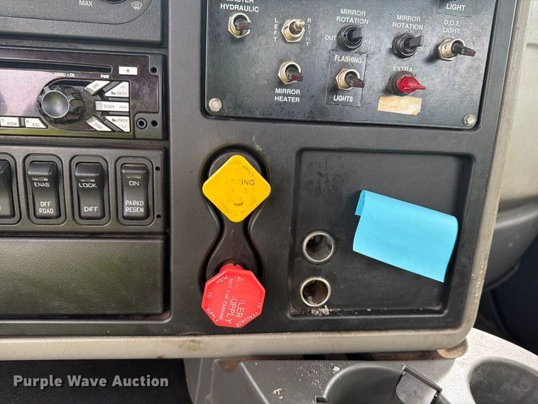 image for item YA4636 2017 International 8600 toter truck