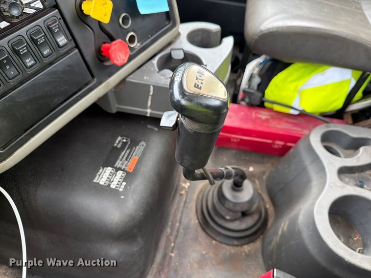 image for item YA4636 2017 International 8600 toter truck