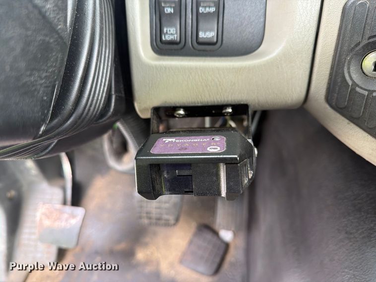 image for item YA4636 2017 International 8600 toter truck