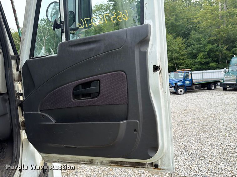 image for item YA4636 2017 International 8600 toter truck