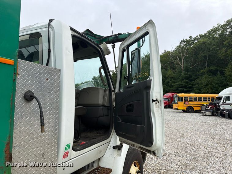 image for item YA4636 2017 International 8600 toter truck