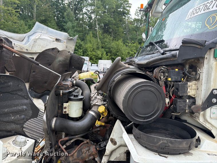 image for item YA4636 2017 International 8600 toter truck