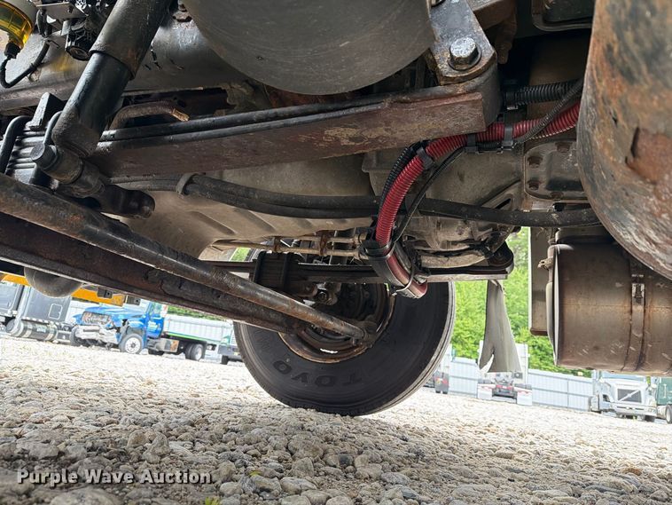 image for item YA4636 2017 International 8600 toter truck