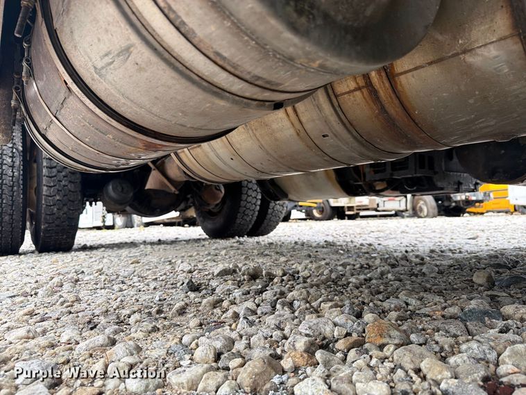 image for item YA4636 2017 International 8600 toter truck