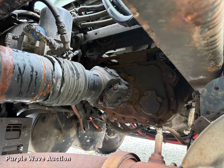 image for item YA4636 2017 International 8600 toter truck