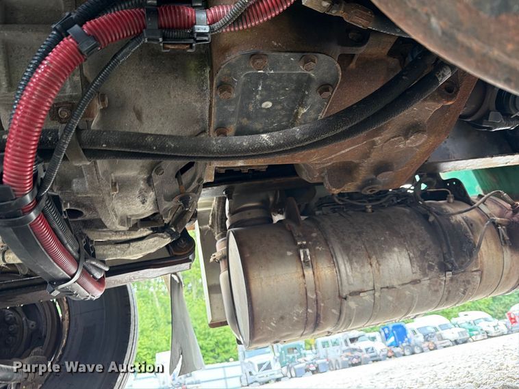 image for item YA4636 2017 International 8600 toter truck