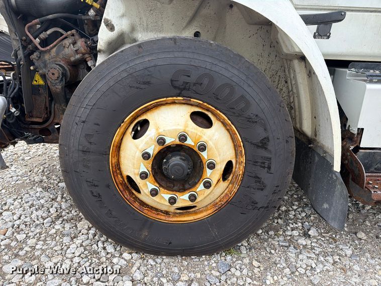 image for item YA4636 2017 International 8600 toter truck