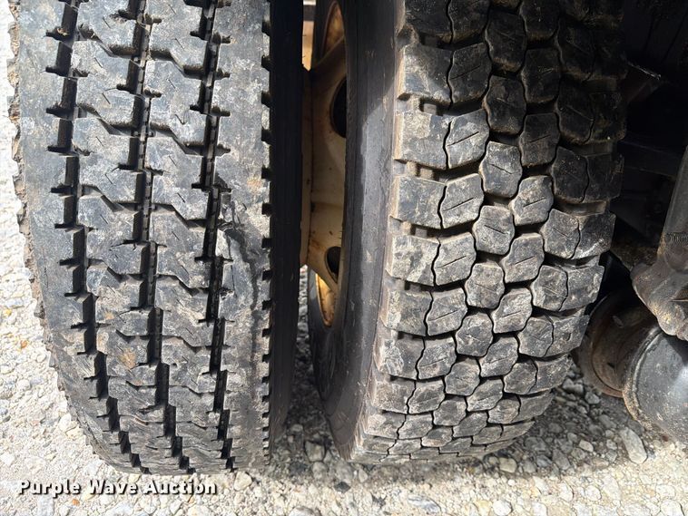 image for item YA4636 2017 International 8600 toter truck