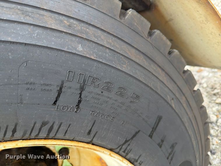 image for item YA4636 2017 International 8600 toter truck