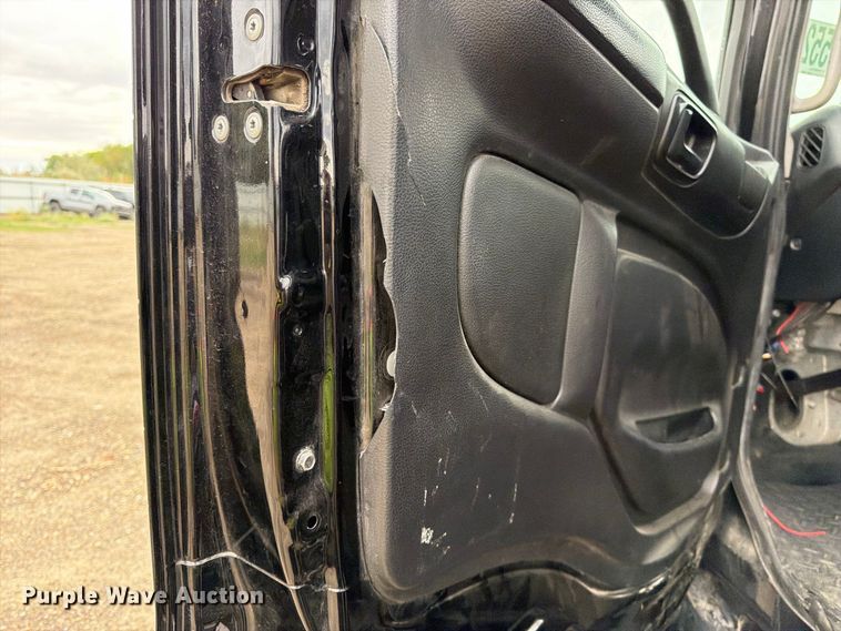 image for item YA4657 2020 Hino 258 rollback truck